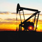 El crudo de Texas cierra en 81,57 dólares el barril, su precio más alto en siete semanas