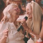 ¡Con 89 años! Inesita viaja por primera vez a RD para salir en un video de Karol G