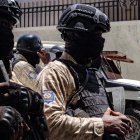 Policías en las calles.