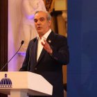  Presidente Abinader en  LA Semanal destacó los avances  y los aportes de la producción de tabacos y otros proyectos que ejecuta.  Dwany Nuñez.