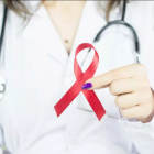 La lucha contra el sida sufre reveses: abandono de algunos programas, dificultades en el seguimiento de las personas que viven con el VIH, posible escasez de tratamientos e interrupciones en el suministro.