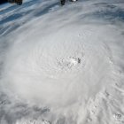 El huracán Milton crece de tamaño y genera los primeros tornados en su camino a Florida