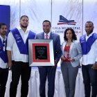 Victor D’ Aza junto a parte de los profesionales y técnicos en el acto.  Alexis Monegro.