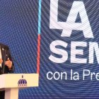 Presidente Luis Abinader habla a los medios.