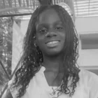 Stpehora gritaba y pedía auxilio mientras se ahogaba; fue ignorada por estudiantes.