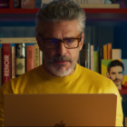 Potentes imágenes e intensos diálogos en el tráiler de 'Amarga Navidad' de Almodóvar