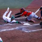 Acción en el partido de ayer tarde entre los países de México  y  Panamá.