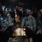 Una persona filma un operativo de agentes de inmigración en la ciudad de Mineápolis, Minesota (EE.UU.)., el 14 de enero de 2026.