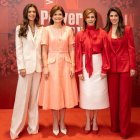 Vicepresidenta Raquel Peña junto a representantes 
de la Revista Mercado