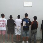 Los jóvenes fueron apresados por maltraro animal.