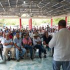 El ministro  de Agricultura, Oliverio Espaillat, en reunión con  empresarios y productores agrícolas.