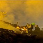 Captura de video que muestra a un militar ruso disparando artillería para interceptar drones en un lugar no revelado de Ucrania. EFE/EPA/Ministerio de Defensa de Rusia