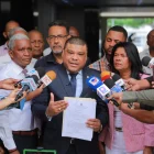 Ramón Raposo del PRD, así como Rafaela González y Domingo de León de la FP