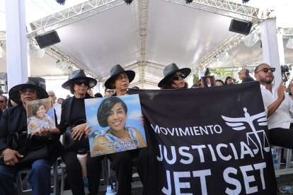 Familiares honran la memoria de las víctimas del Jet Set