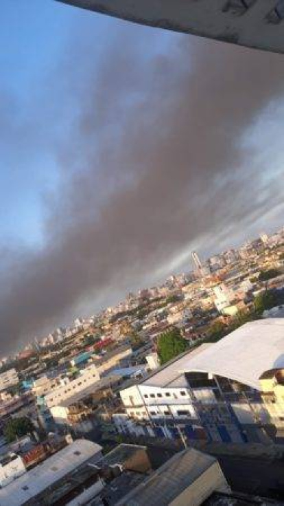 Videos sobre el fuego que afecta colchonería en ensanche La Fe,Videos sobre el fuego que afecta colchonería en ensanche La Fe