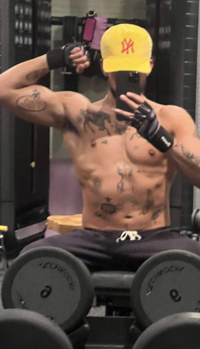 Bad Bunny enciende las redes sociales con fotos candentes,Bad Bunny enciende las redes sociales con fotos candentes