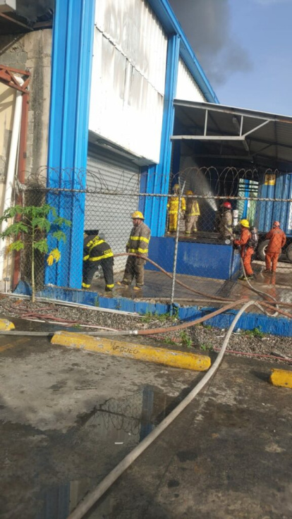 Se registra incendio en la autopista Duarte,Se registra incendio en la autopista Duarte