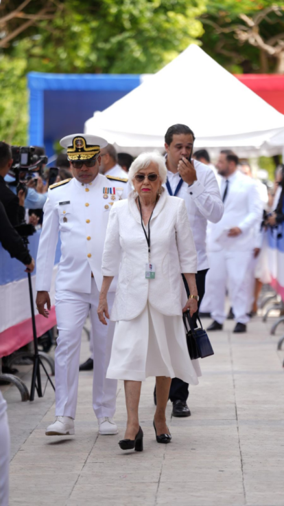 ¿Por qué el rey de España, Felipe VI, no asistió vestido de blanco a la juramentación de Abinader?,¿Por qué el rey de España, Felipe VI, no asistió vestido de blanco a la juramentación de Abinader?