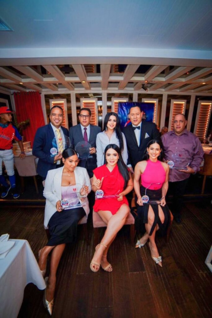 Nueve cronistas deportivos reconocidos por su apoyo a los niños en emotivo evento,Nueve cronistas deportivos reconocidos por su apoyo a los niños en emotivo evento