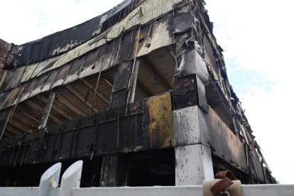 La estructura está completamente ennegrecida