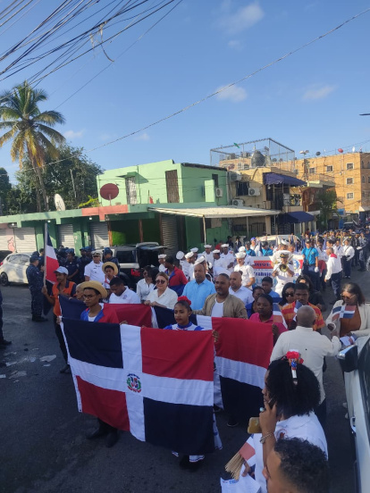 Capotillo se viste de Patria con caminata cívica en honor a los Padres de la Patria