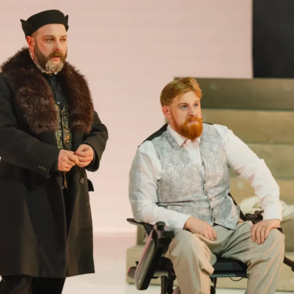 Michael Patrick se convirtió en el primer actor con discapacidad en interpretar Ricardo III de Shakespeare.