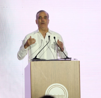 Presidente Abinader anuncia transformación integral de Boca Chica
