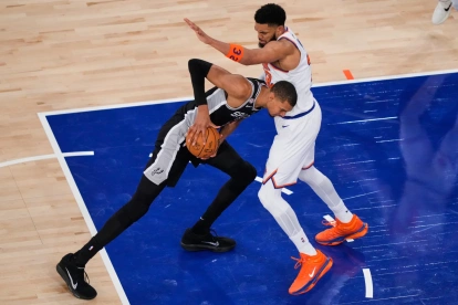 Wembanyama se enfrenta a Karl-Anthony Towns