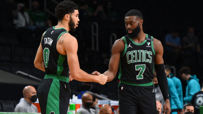 Jaylen Brown y Jayson Tatum