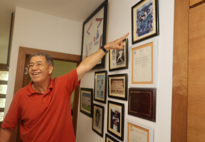 Muestra su galería de fotos que recogen momentos de su época de pelotero