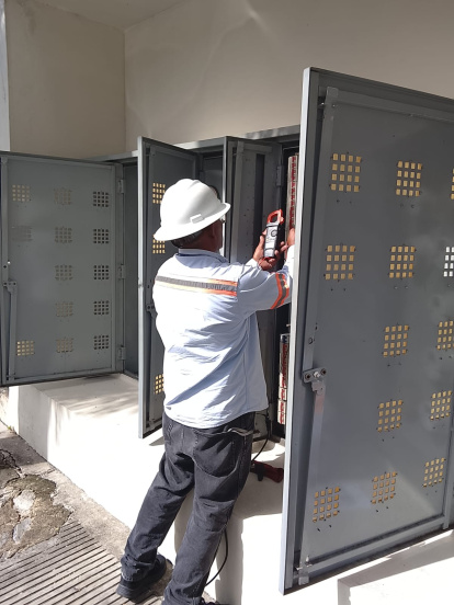 Edesur desmantela conexiones ilegales en Torre del DN