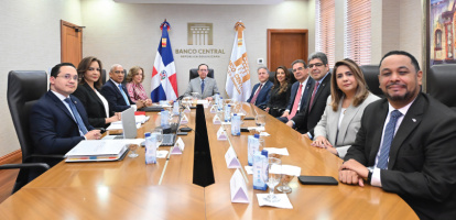 Autoridades del BCRD y directivos LIDAAPI.