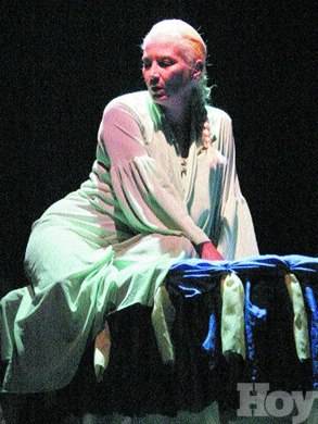 Yamilé Scheker en una controversial <BR>versión de Eva Perón