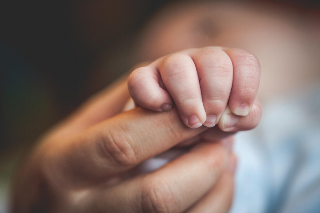 Un niño muere tras ser alimentado con alimentos alternativos en Bélgica
