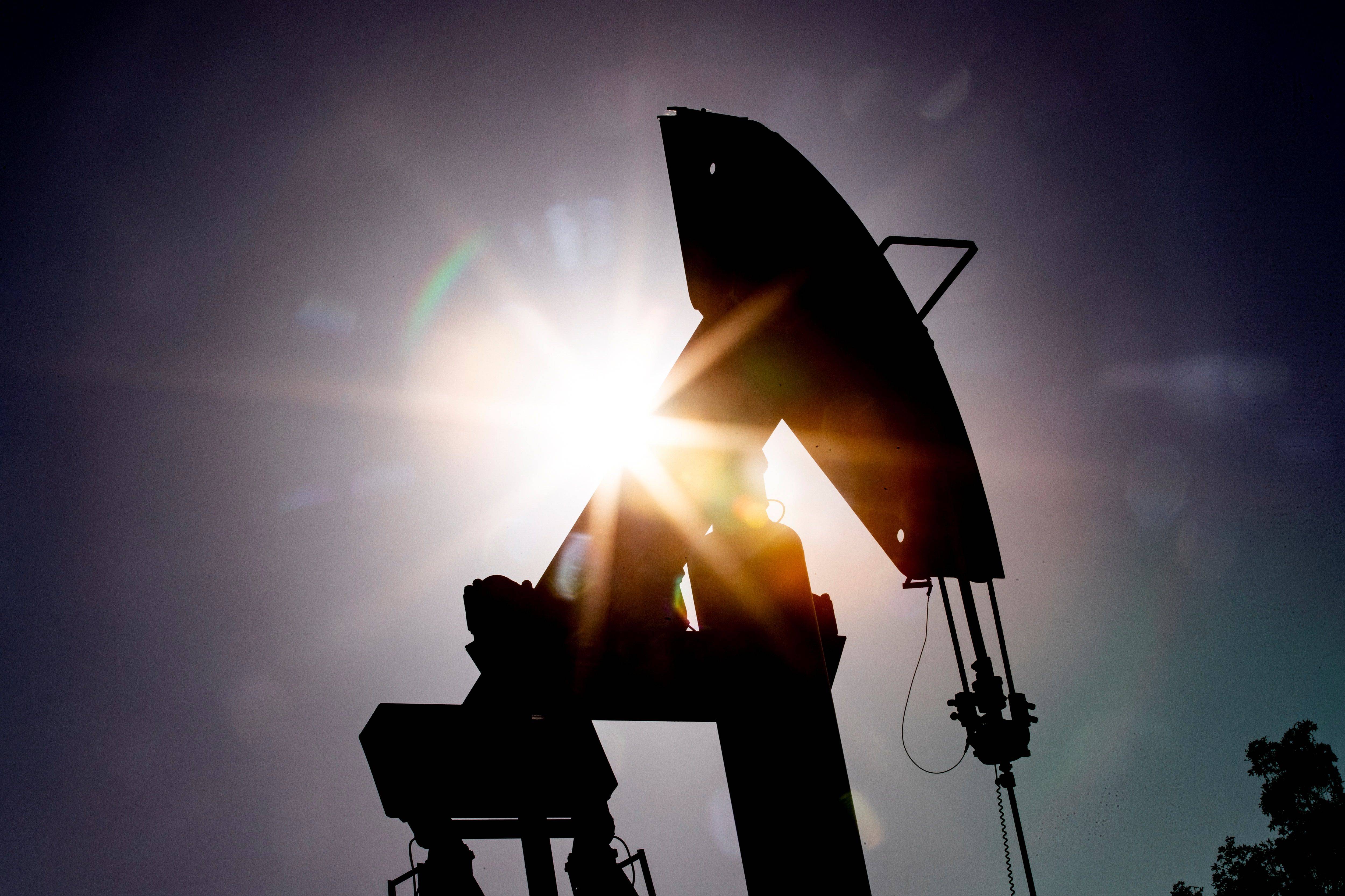 El precio del petróleo intermedio de Texas (WTI).