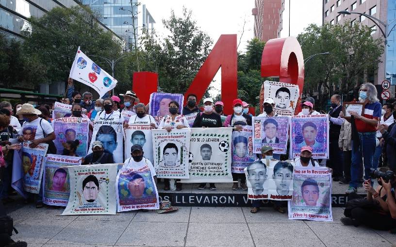 Miles de mexicanos marcharon para conmemorar los siete años de la desaparición de Ayozinapar