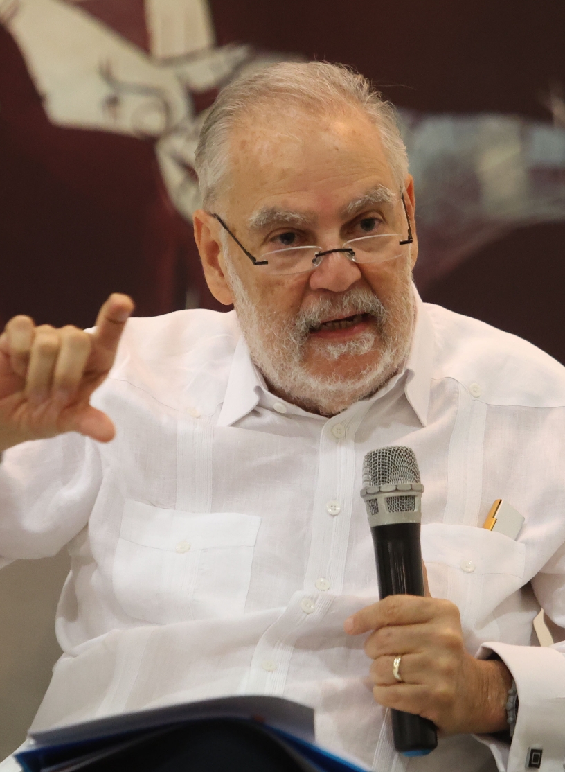 Miguel Ceara-Hatton, superintendente  de Salud