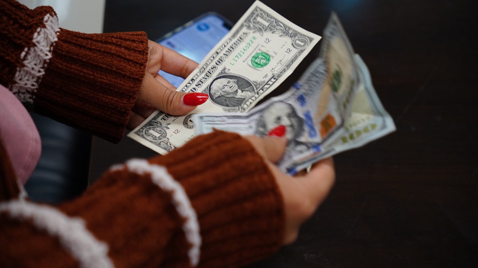 Dolares