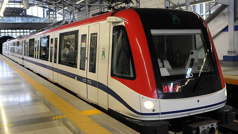 Metro y Teleférico tendrán cambio de horario por festividades