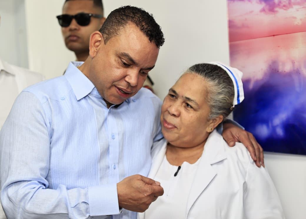 Director del SNS visita hospitales Robert Reed Cabral y Evangelina Rodríguez sin previo aviso