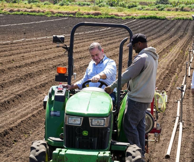 Ministro pide poner mecanización como su norte.
