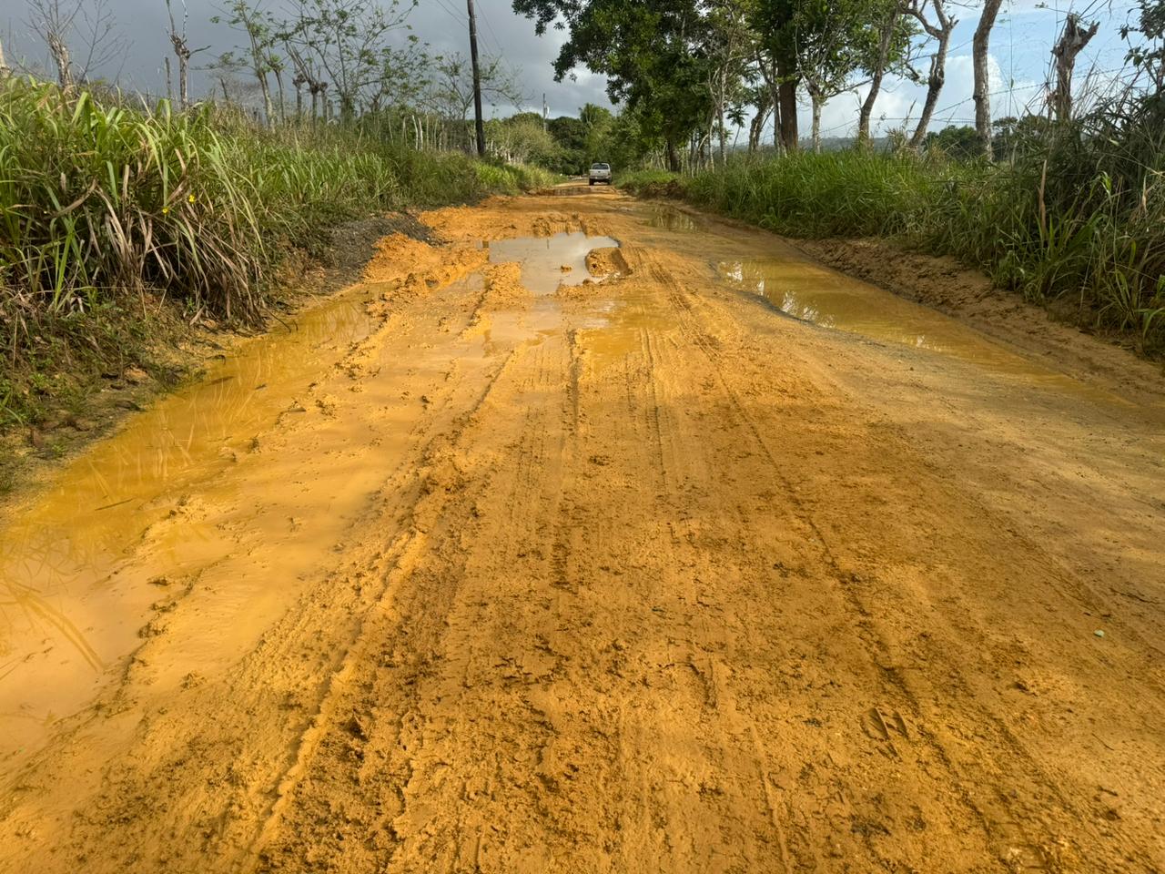Protestan y paralizan docencia en Cotuí por deterioro de camino hacia ...