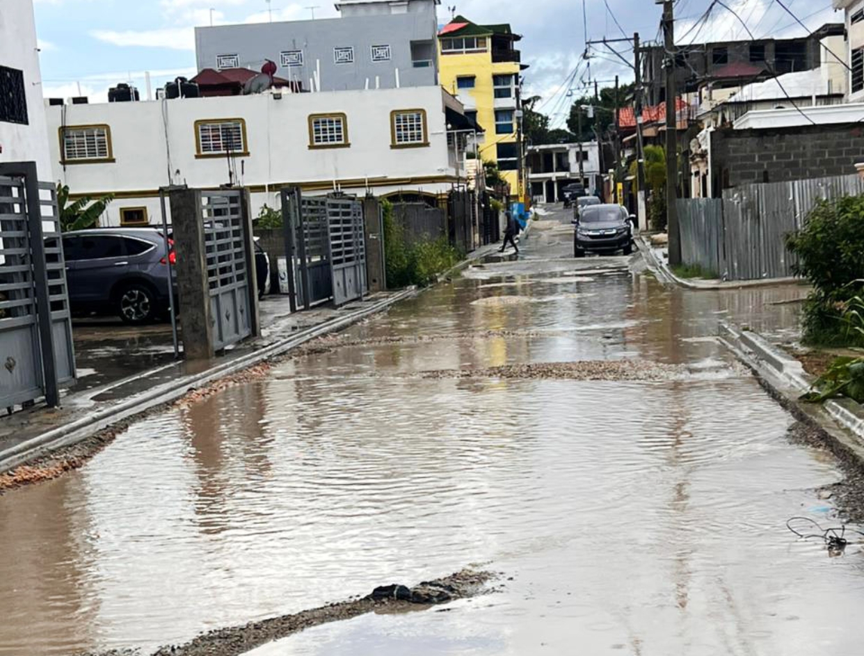 Viven con el agua al cuello por falta de drenaje pluvial