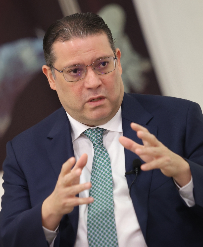 Reunión del ministro Yayo Sanz Lovatón.