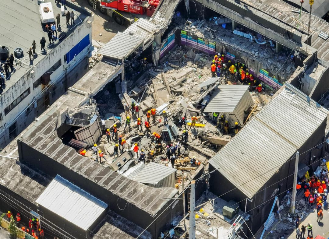 La discoteca Jet Set quedó hecha escombros luego del derrumbe del techo.