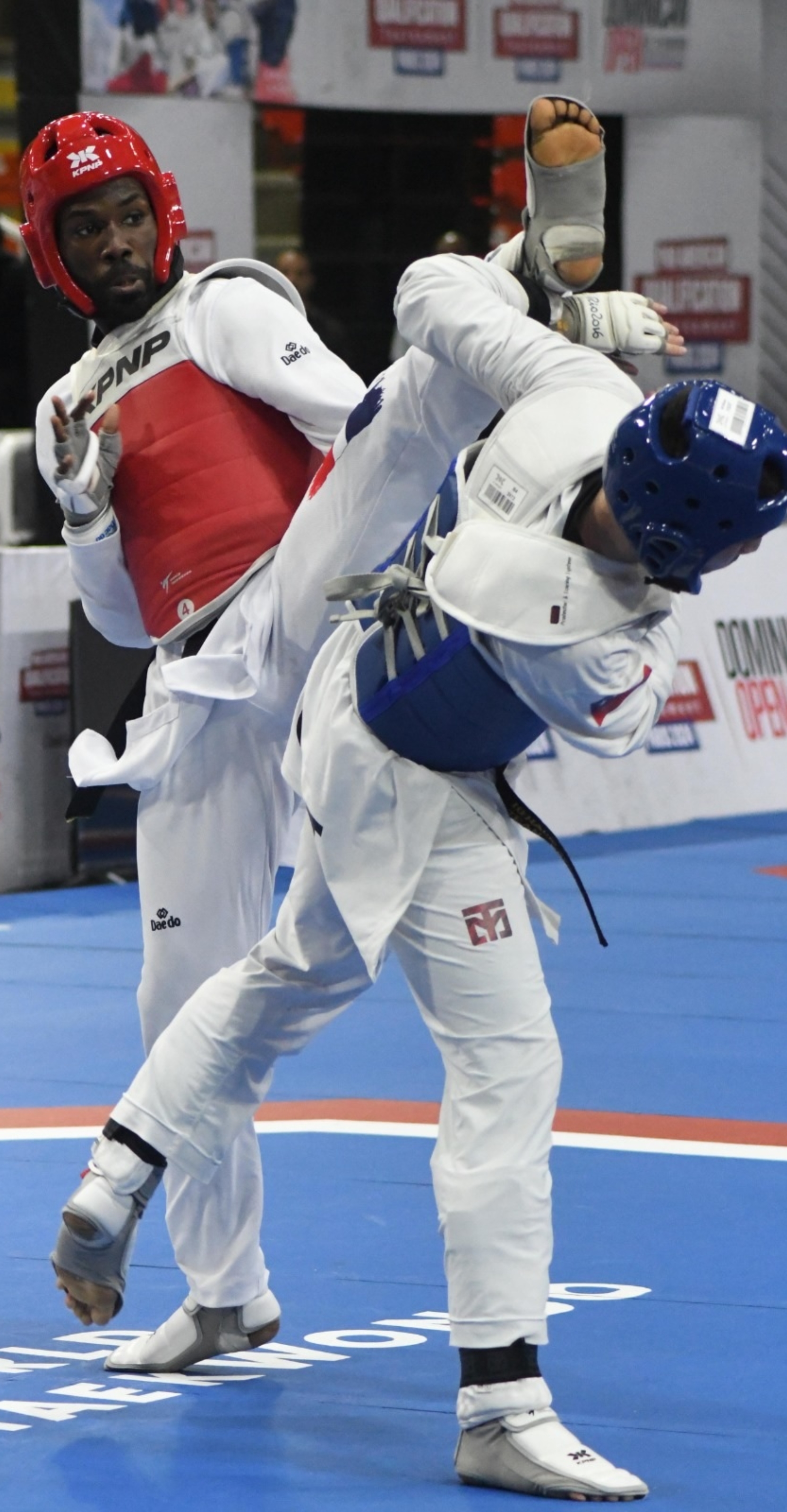 Bernardo Pie (der.), uno de los atletas estelares de República Dominicana.