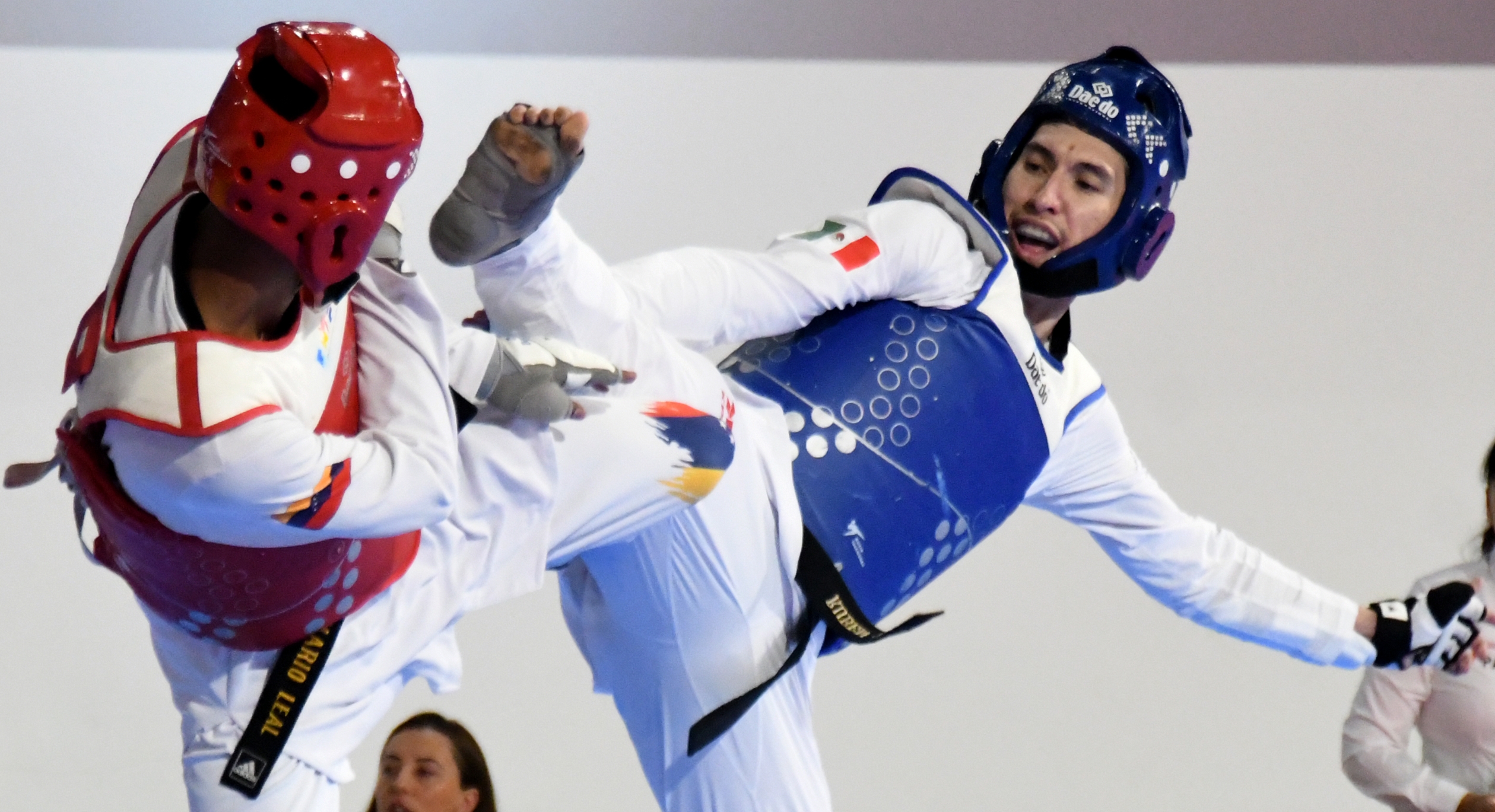 Acción de un combate correspondiente a la primera jornada del Clasificatorio de Taekwondo para los Juegos Centroamericanos y del Caribe Santo Domingo 2026.