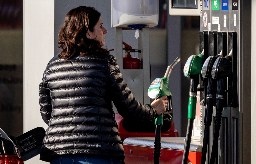 El petróleo de Texas se acercó a los 100 dólares.  EFE