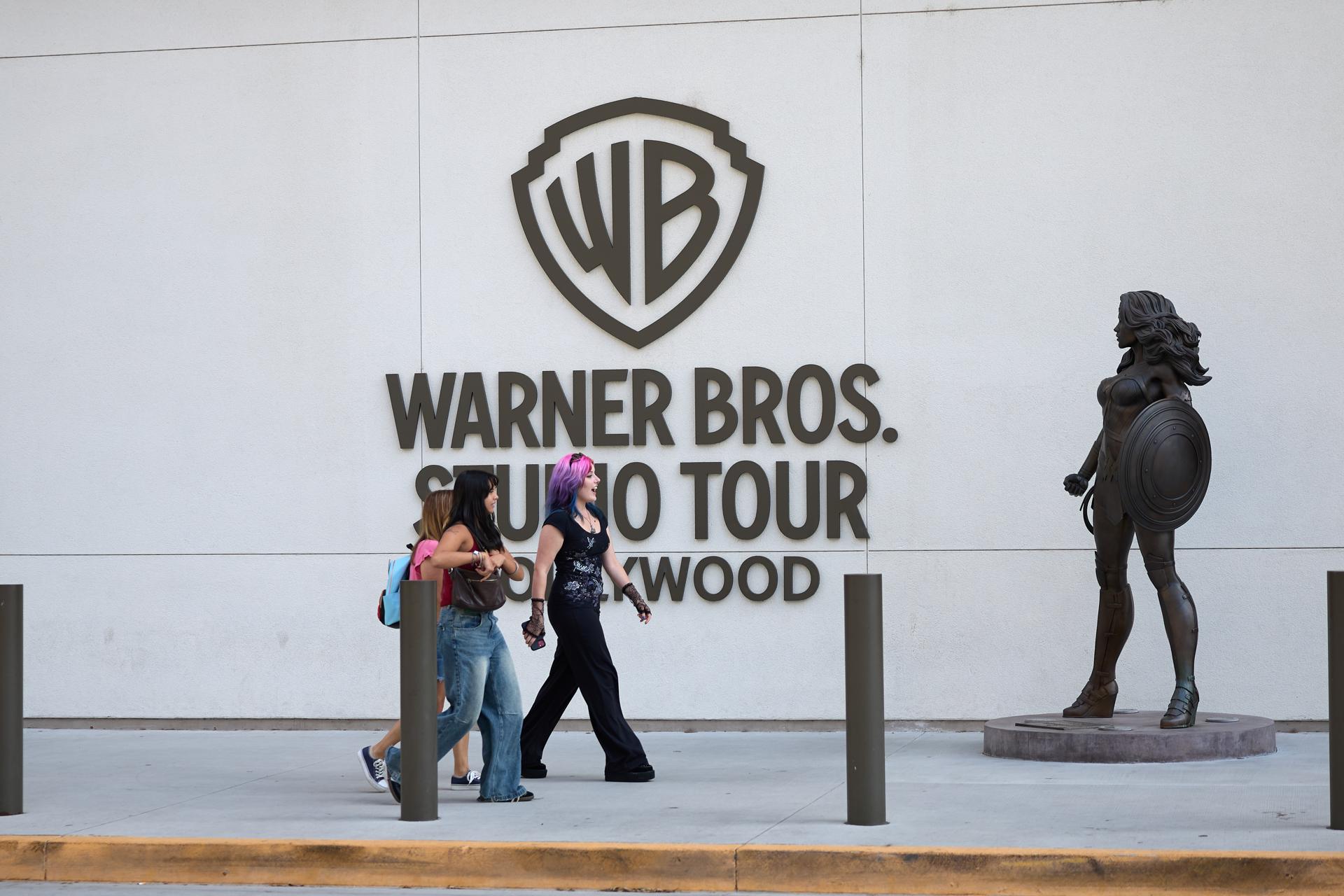 Fusión entre Warner y Paramount genera alarma en Hollywood