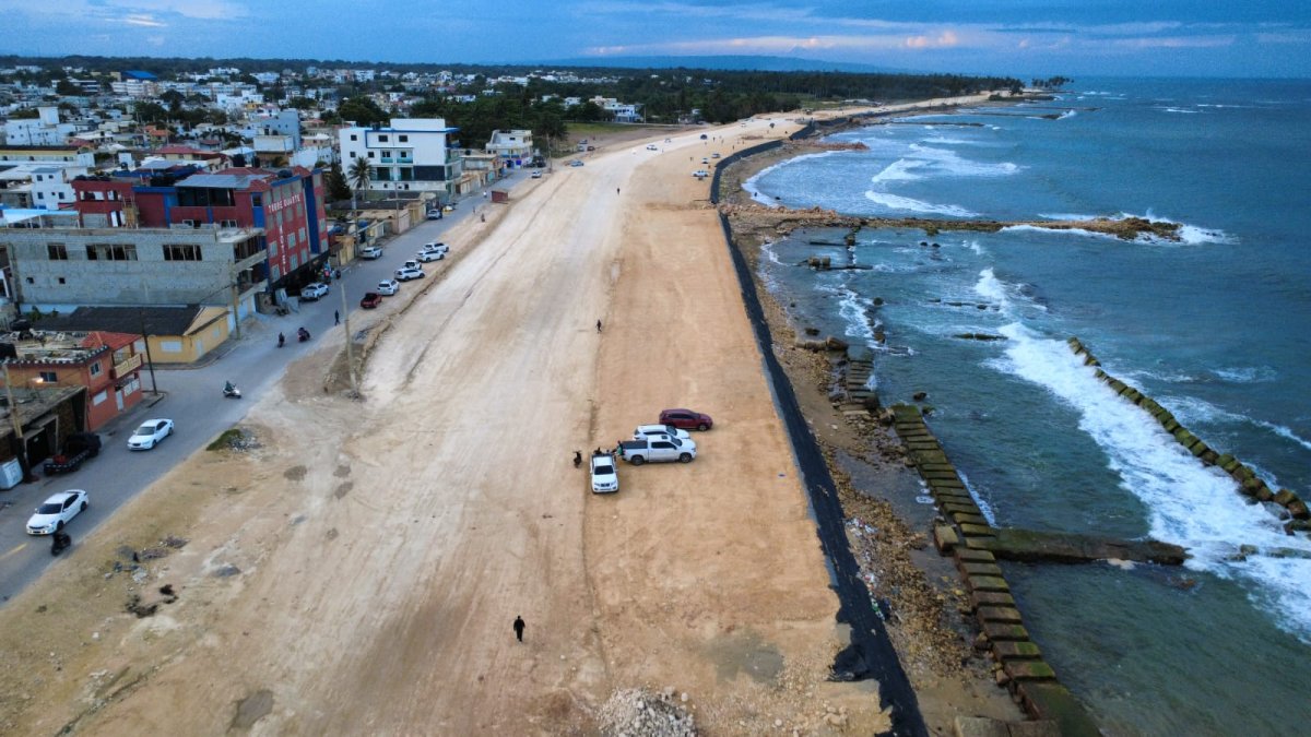 El comité de seguimiento está integrado por el Clúster Turístico de María Trinidad Sánchez, la Asociación de Hoteles y Restaurantes de Nagua, la Cámara de Comercio y Producción de María Trinidad Sánchez, así como representantes de la sociedad civil.